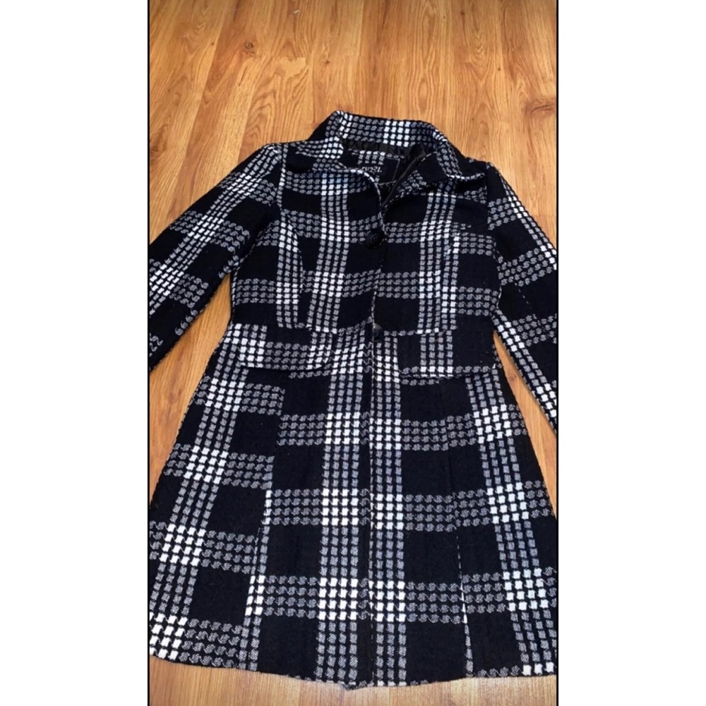 Rue21 black and white coat